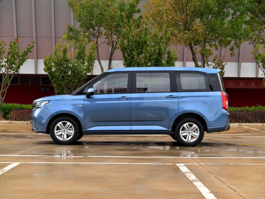  WuLing Hongguang Plus 2019 года  (фото 42 из 49)